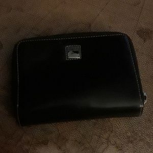 Dooney & Bourke wallet